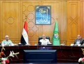 محافظ الإسماعيلية يناقش خطة مديرية التعليم استعدادا لامتحانات الثانوية العامة
