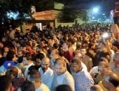 أهالى أدكو يشيعون جنازة جواهرجى البحيرة.. لقي مصرعه إثر التعدي عليه بسلاح أبيض.. صور