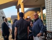 الموسيقار صلاح الشرنوبى يستقبل العزاء فى نجله محمد بمسجد الشرطة بالشيخ زايد