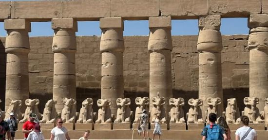 "البالون الطائر" متعة السياحة على أرض مصر.. أفواج من كافة بلدان العالم تحلق فوق سماء الأقصر فجراً لمشاهدة المعالم الآثرية والسياحية.. دول أوروبا الأكثر حضورا ومعابد الكرنك الأعلى مشاهدة.. صور